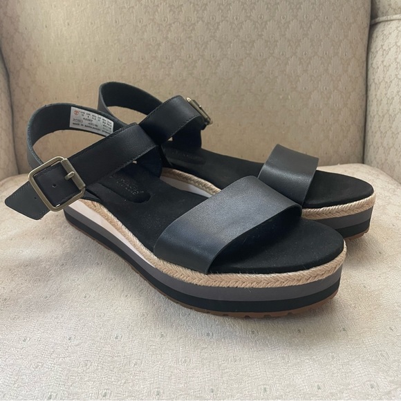 Timberland Platform Wedge Sandals - Picture 4 of 8